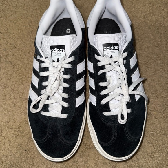 Shoes - Picture 2 of 10